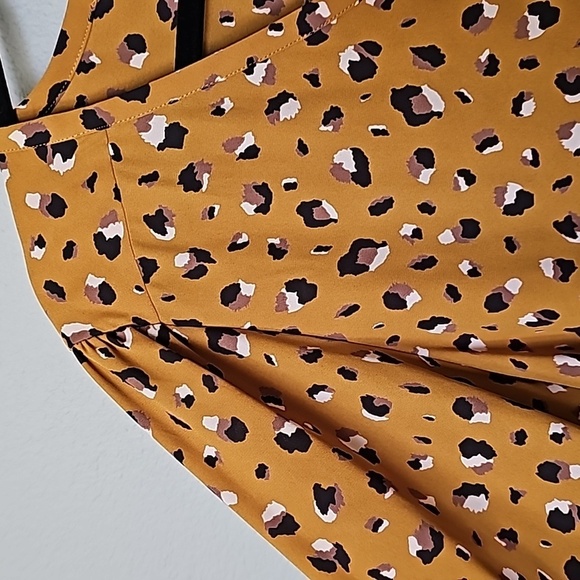Collective Concepts Popover animal print blouse 1X - Picture 3 of 6